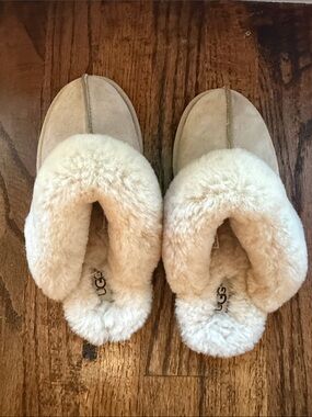 UGG Women's Cream Sheepskin Slipper Clogs cozy comfortable